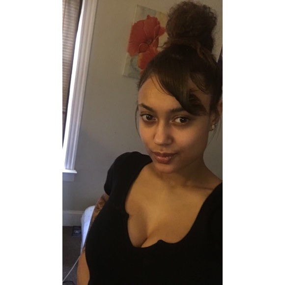 Meet your Posher, Jade - Picture 1 of 3